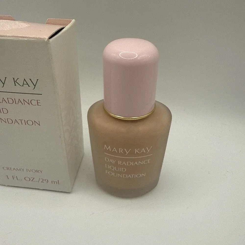 NOS Mary Kay Day Radiance Liquid Foundation Creamy Ivory 1070‎ NIB Very Rare